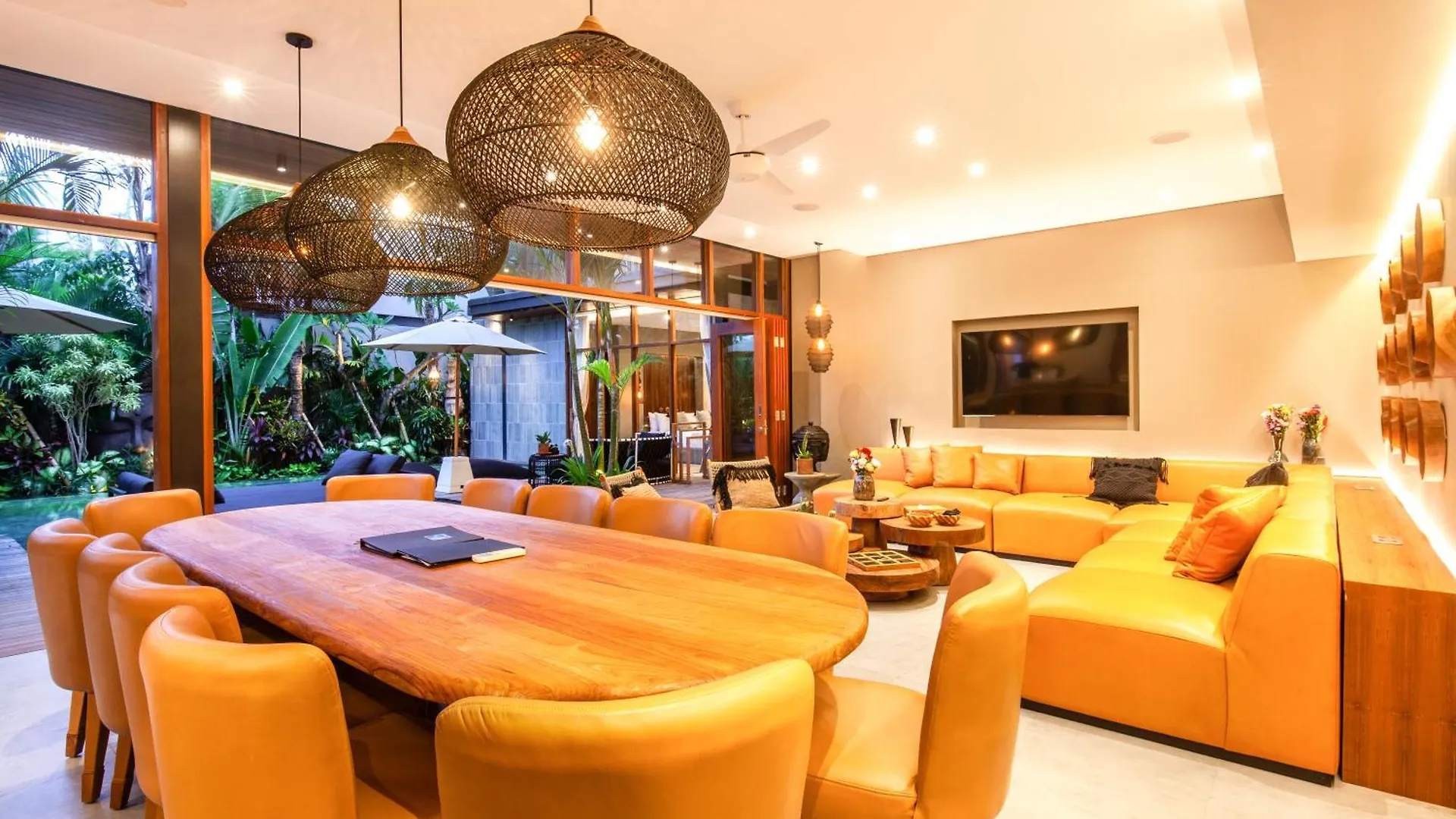 Villa Elegant 6Br Villa, Canggu, 400M To Finns Beach